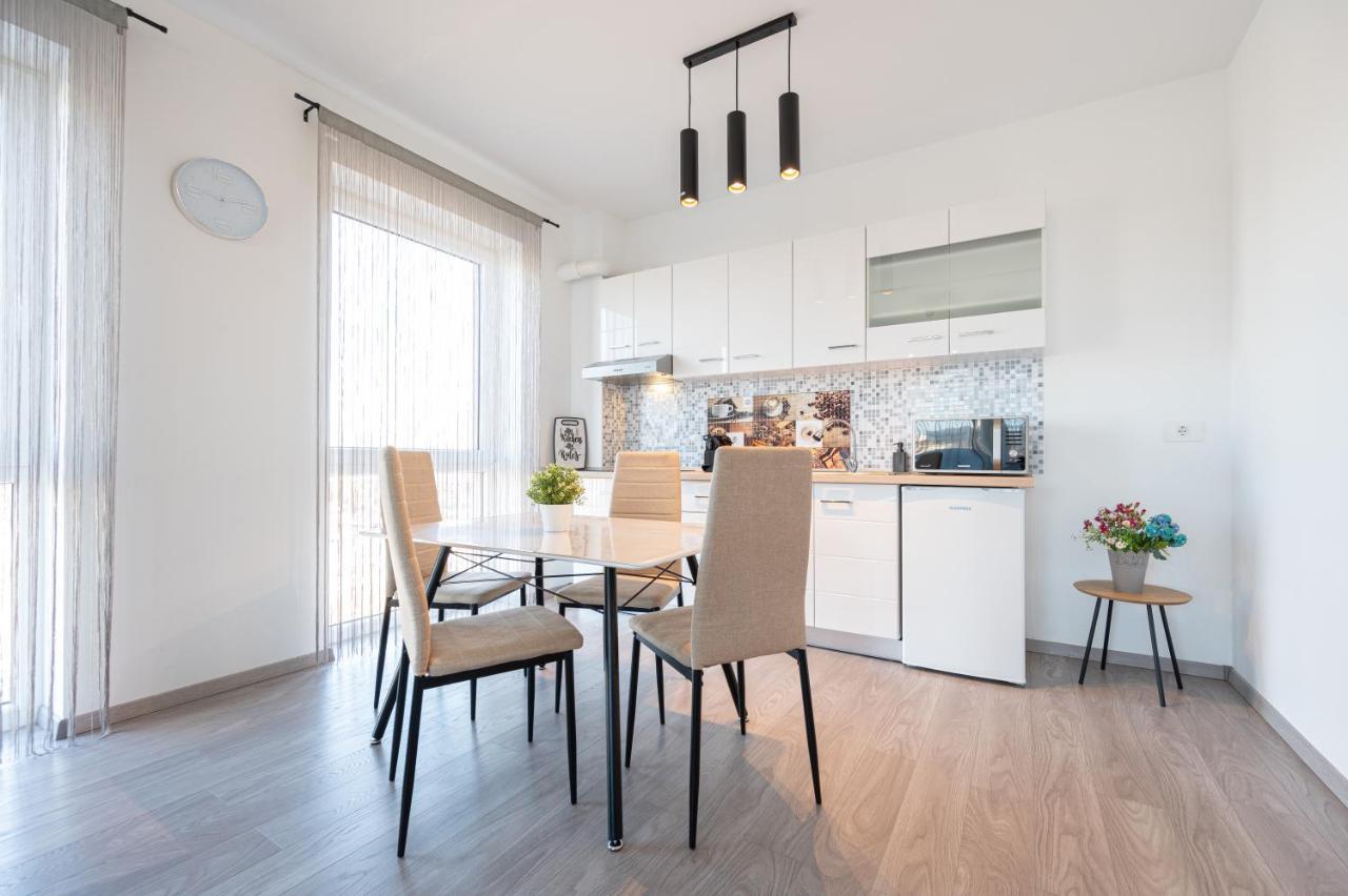 Serene Flat Oradea Exterior foto